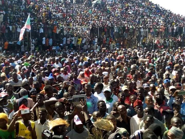 Jos: Overwhelming crowd disrupts Buhari’s campaign