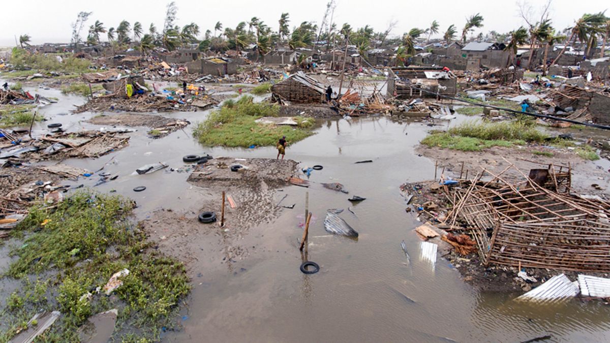 Cyclone Idai: 'Massive disaster' in Mozambique and Zimbabwe