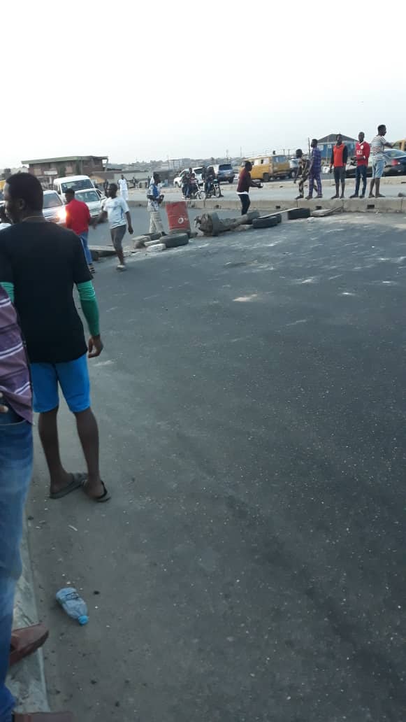 Residents protest killing of a youth, block Lagos-Abeokuta Expressway