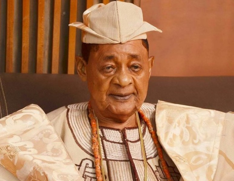 Alaafin: Oyo govt delegation visits palace, condoles family