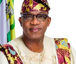The federal government is owing Ogun State government over N300 billion, being money spent on the rehabilitation of federal roads across the state. The state governor, Prince Dapo Abiodun, made the remark at the weekend while hosting members of Igbobi College Old Boys Associatio