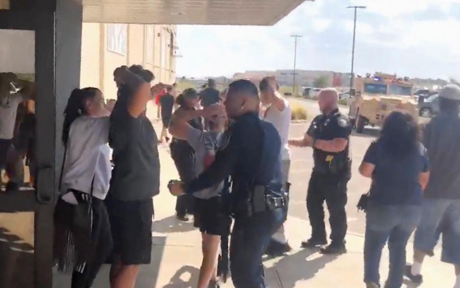 Five killed, including gunman, 21 injured in West Texas shooting