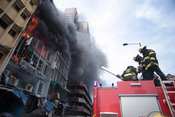 Sanwo-Olu in Balogun Market, sympathises with fire victims