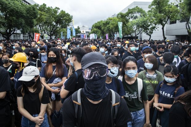 Hong Kong: 100 protesters still inside as standoff continues