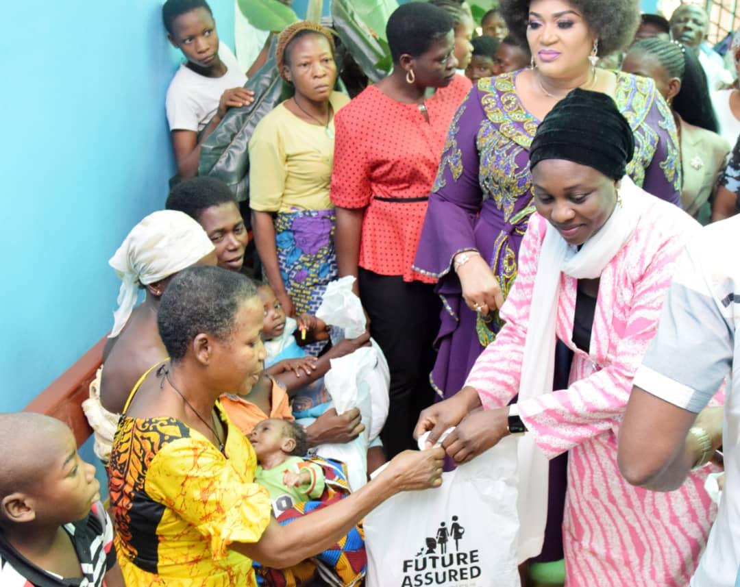 Aisha Buhari donates food items to hospitals