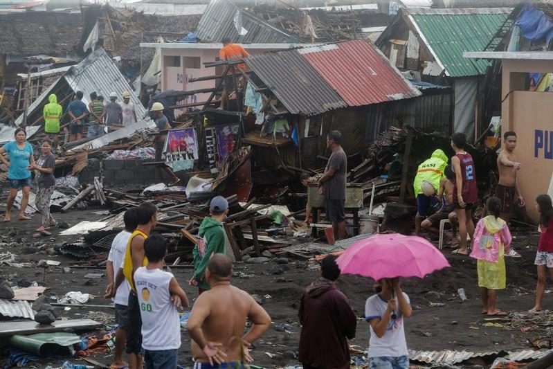 One killed as typhoon hits Philippines, hundreds of flights halted