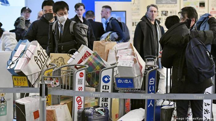 The death toll from a new coronavirus in China rose sharply to 132 on Wednesday with nearly 1,500 new cases, as Japan said it flew citizens out of the central city of Wuhan, the epicenter of the outbreak.Several countries are trying to evacuate their citizens from Wuhan.