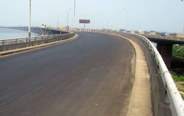 Lagos: FG shuts Alaka Bridge linking Eko Bridge for emergency repairs