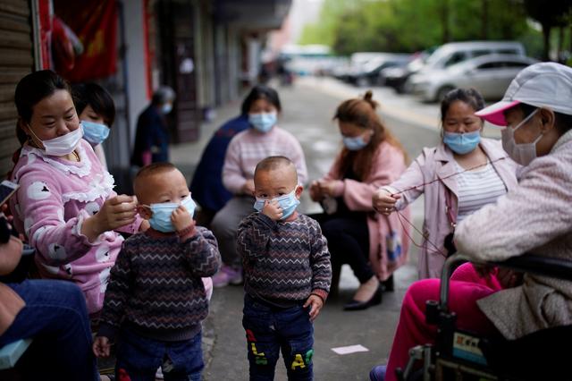 China: Lockdown lifted, exodus from city hindered by new test rule