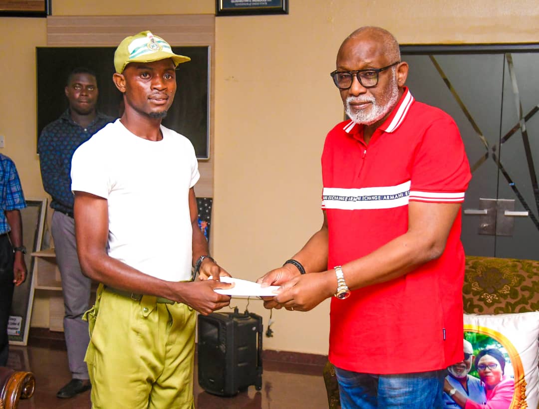 COVID-19: Akeredolu applauds corps member who donates allowance