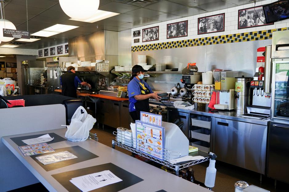 Georgia eateries welcome diners back as more states ease shutdowns