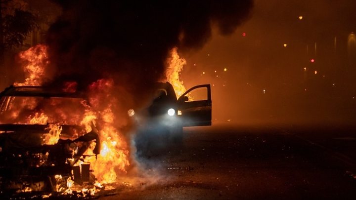 George Floyd death: US cities order curfews amid widespread clashes