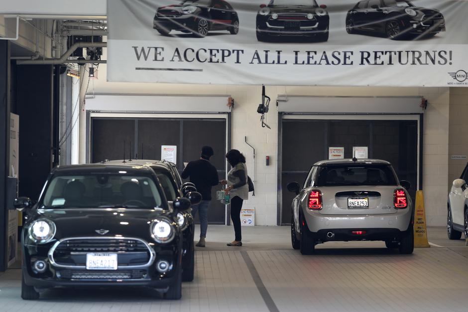 U.S. auto industry workers return amid concerns of second virus wave