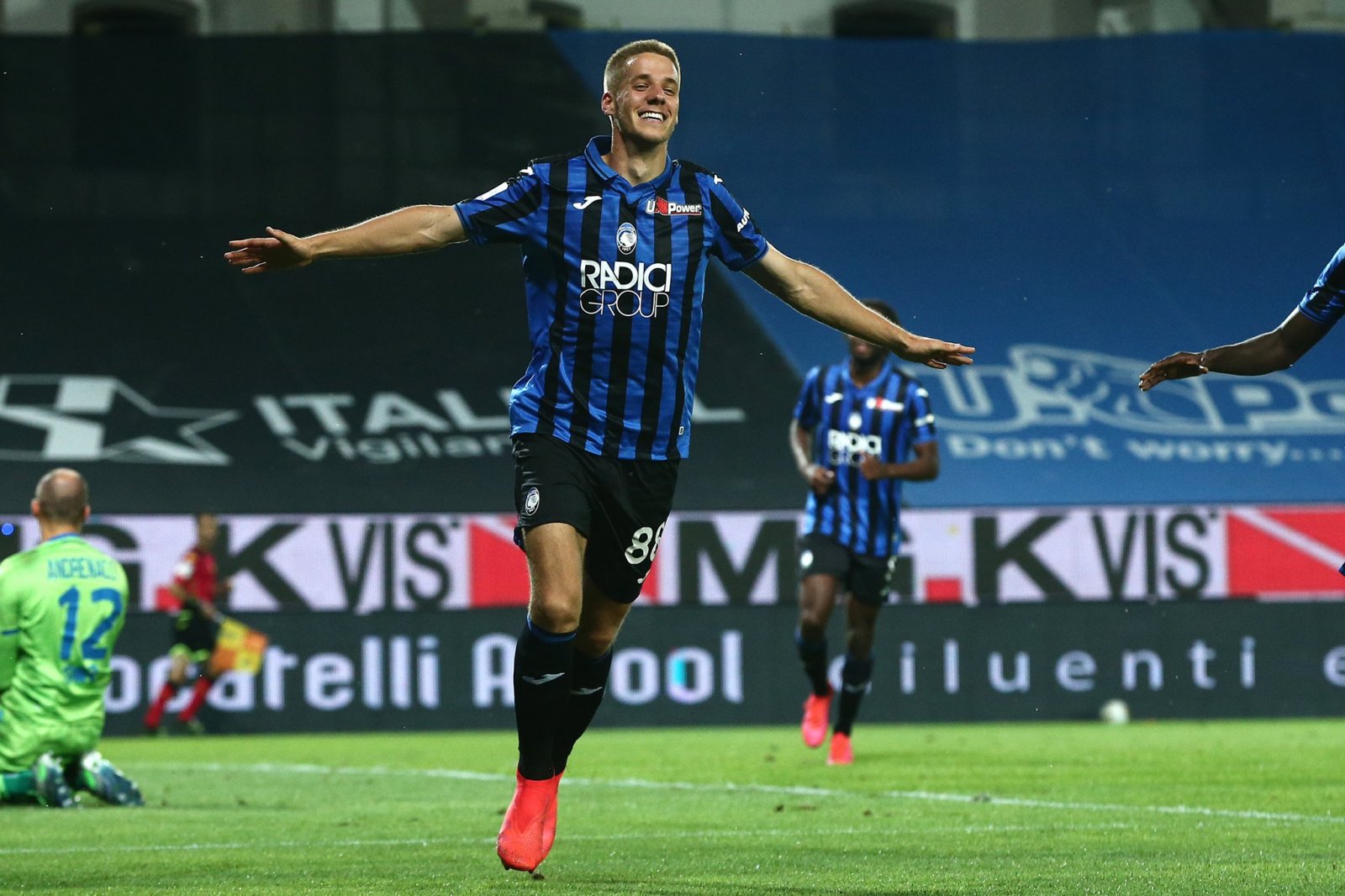 Atalanta whip Brescia 6-2 to go second in Serie A