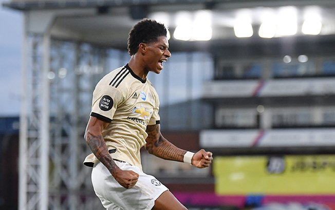 Man United keep up top-four chase with win at Palace