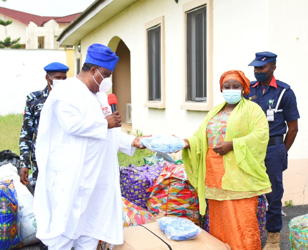 Kwara distributes face masks ahead of school resumption
