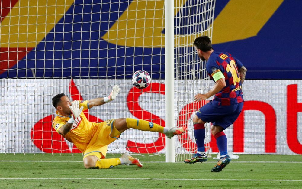 Messi helps Barcelona sink Napoli to reach last 8