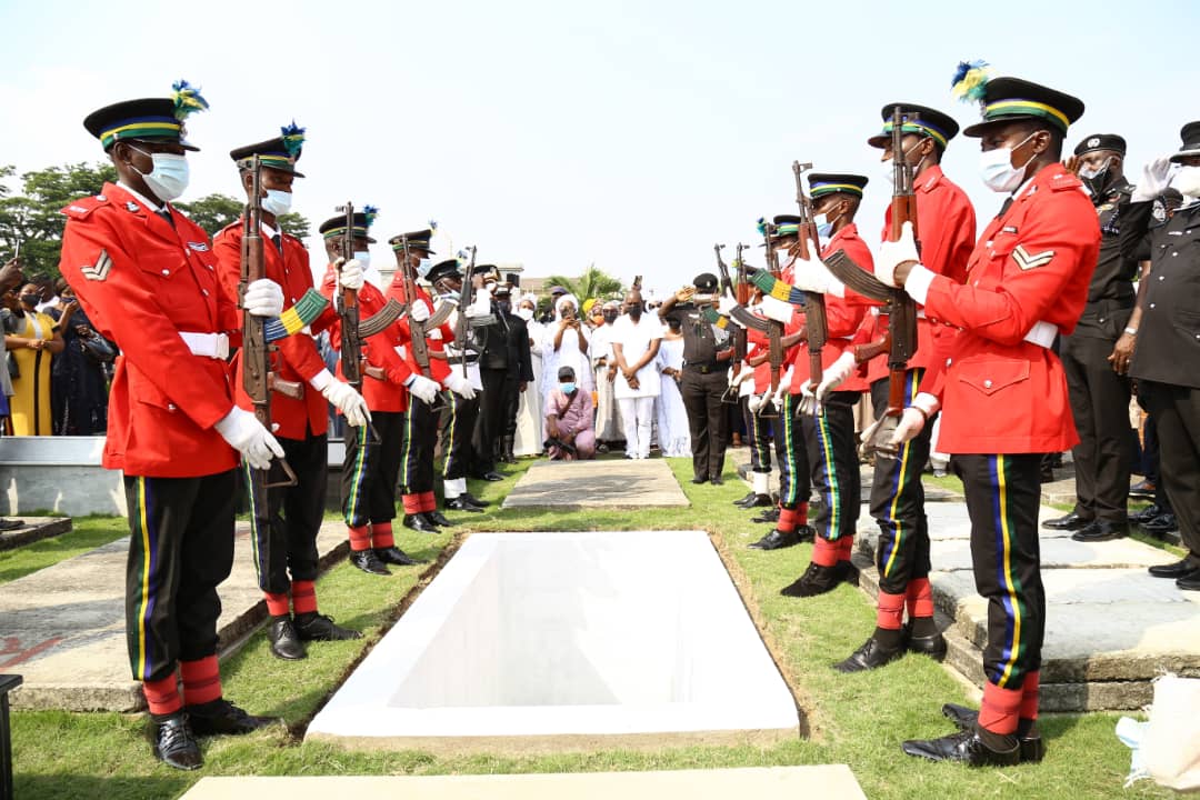 AIG Omololu Bishi’s remains interred amidst tears, fanfare