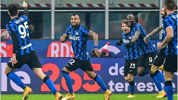 Inter Milan beat Juventus to go top in Serie A past AC Milan