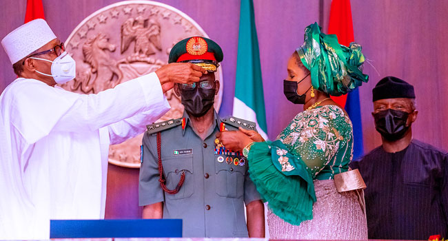 Buhari to new service chiefs: You’ve got a short time to deliver on security