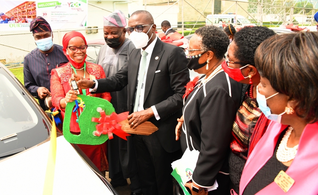 13 outstanding Lagos teachers get Sanwo-Olu’s car prizes