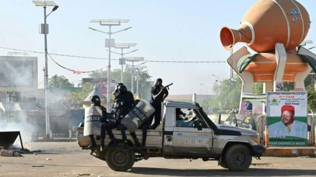 Niger capital on alert as gunfire heard near presidency