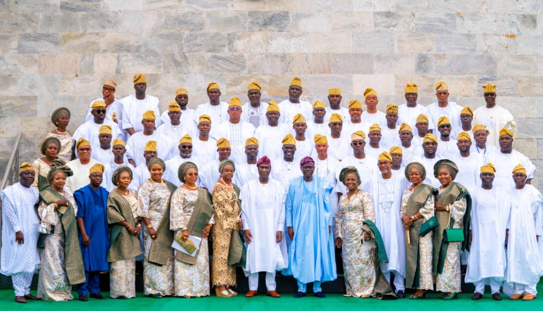 Lagos: Sanwo-Olu swears in 57 council chairmen, says it’s time for work