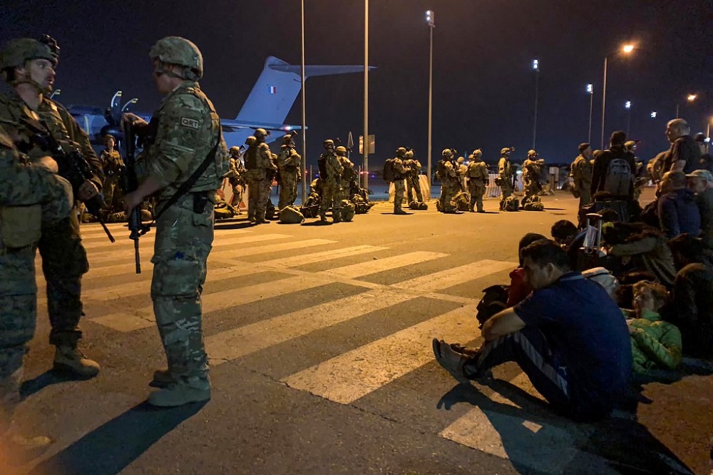 Kabul airport: Evacuation flights resume as Biden defends U.S. withdrawal
