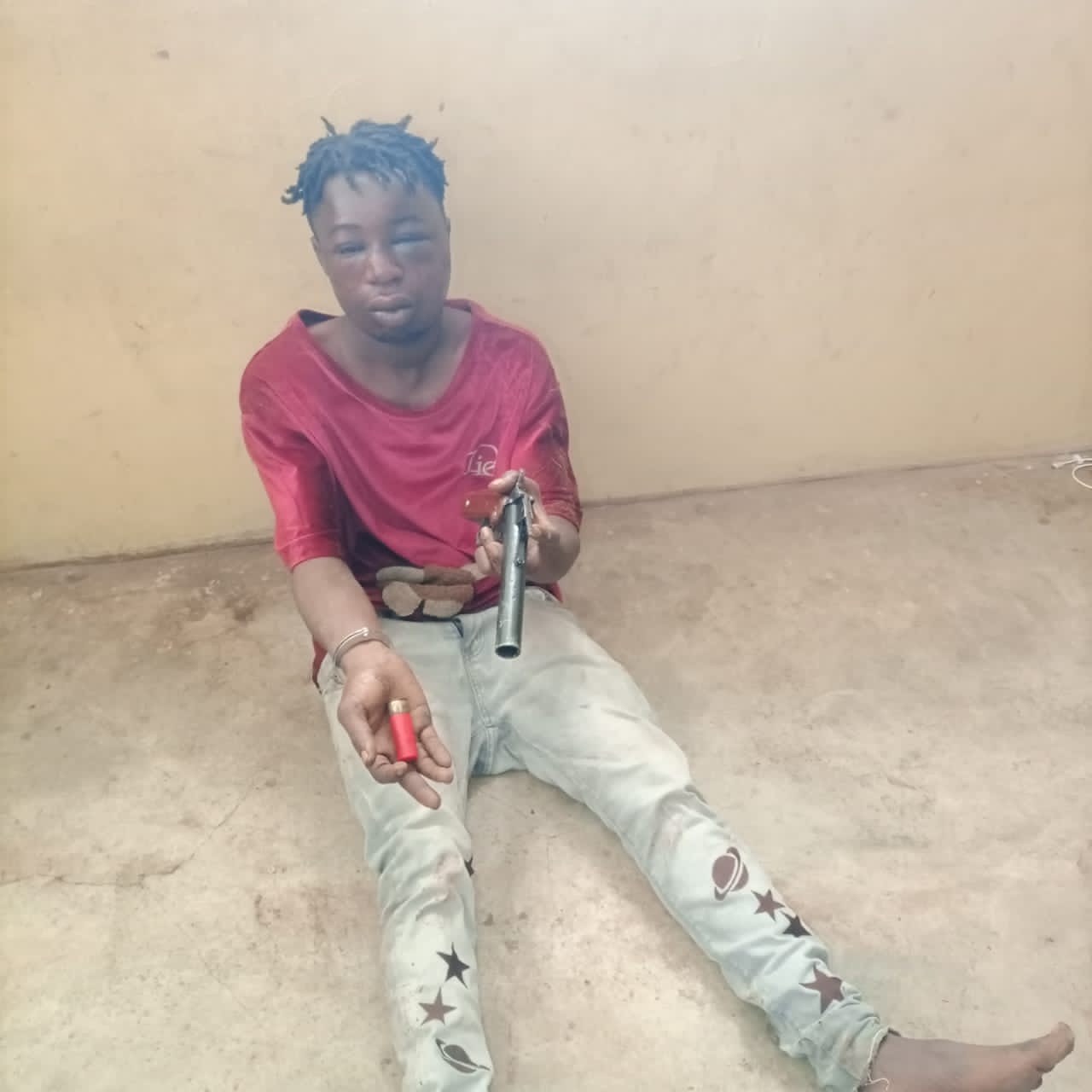 Ogun: Armed robbery suspect caught in the act