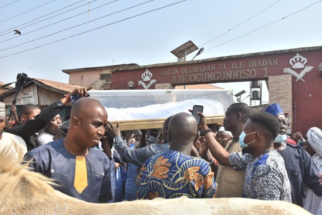 Oyo deputy gov, Ladoja, Alao-Akala, others attend Olubadan’s funeral