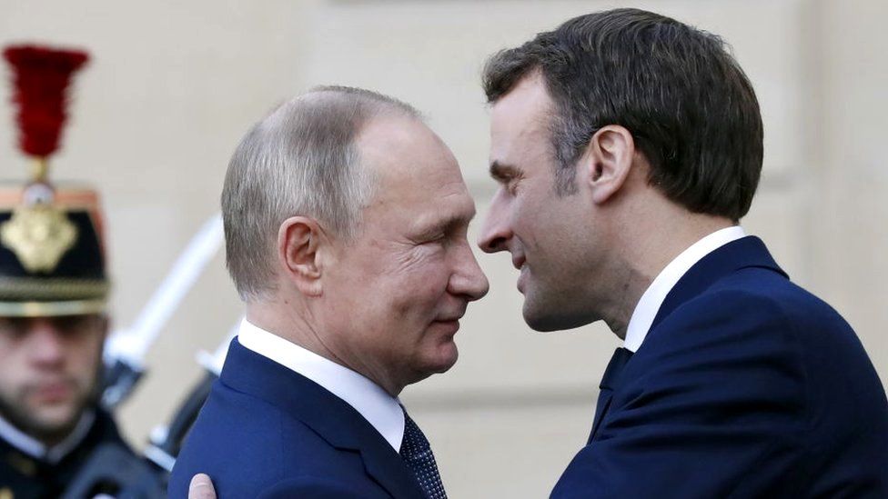 Ukraine crisis: Macron says crucial days ahead after Putin summit