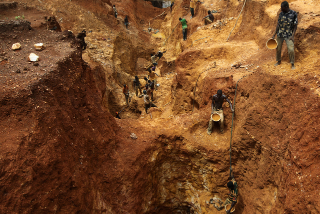 Five die while excavating sand in Kano
