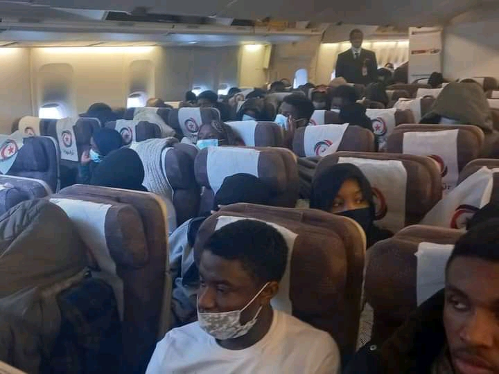 FG gives Ukraine returnees $100