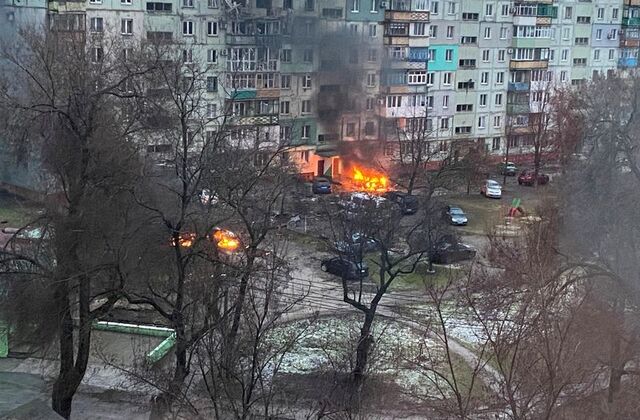 Ukrainians trapped in besieged city as fighting blocks evacuation efforts