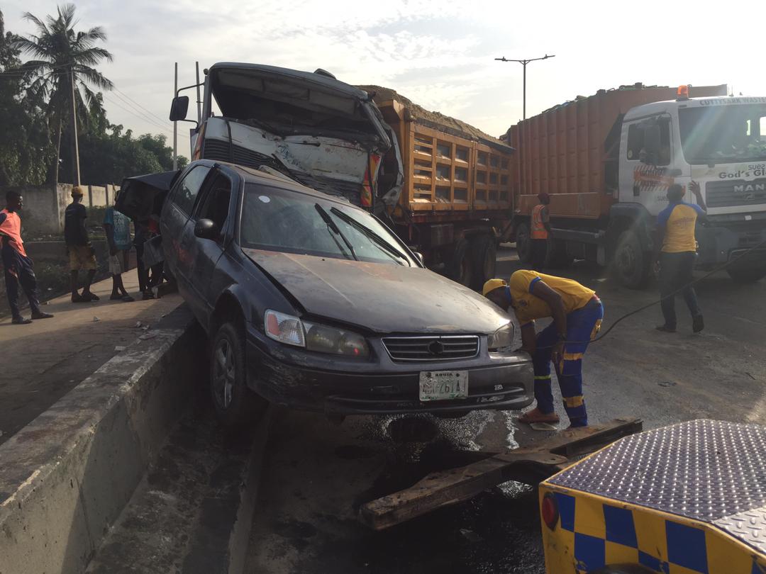 JUST IN: Two die, many injured in accident along Ikorodu Road (+Photos)