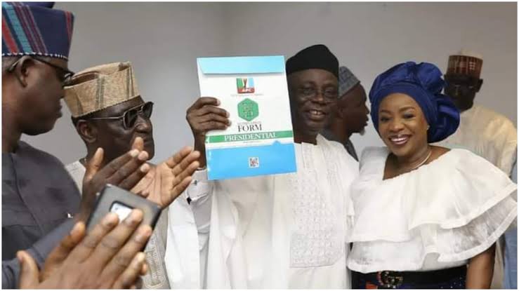 Pastor Tunde Bakare picks APC’s presidential nomination forms