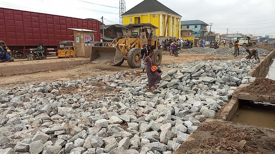 Ogun bad roads: Mixed reactions as Dapo Abiodun fills potholes