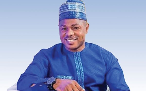 Don't sacrifice your lives for politicians, Ayefele warns journalists