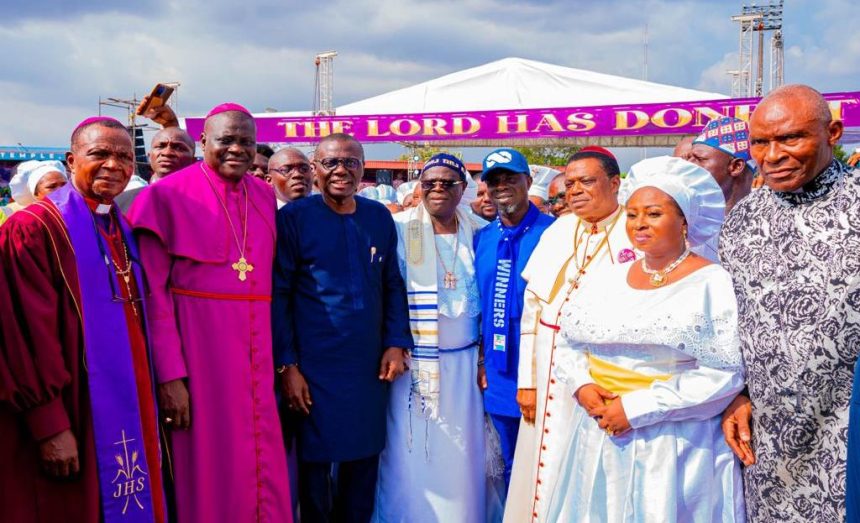 Lagosians converge, pray for Lagos, Nigeria