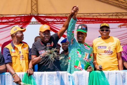 2023: Sanwo-Olu takes campaign to Ikorodu, showcases scorecard