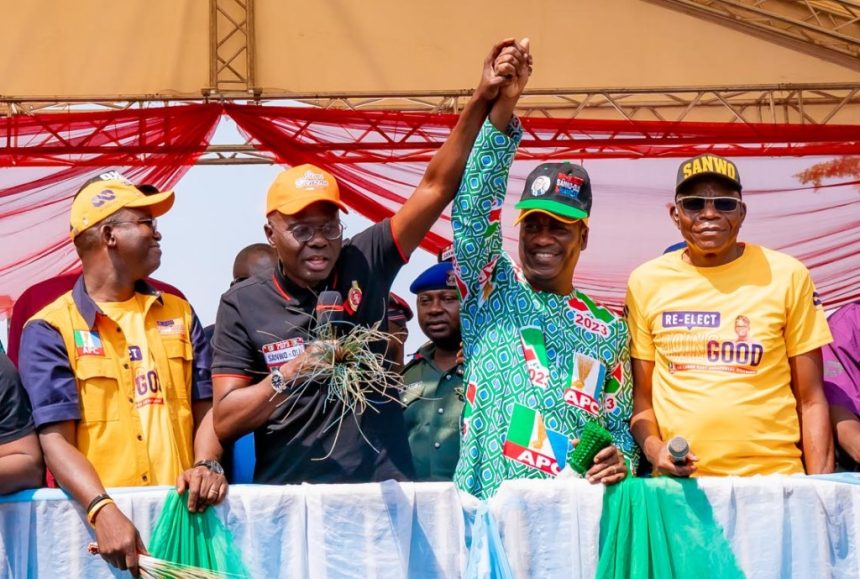 2023: Sanwo-Olu takes campaign to Ikorodu, showcases scorecard