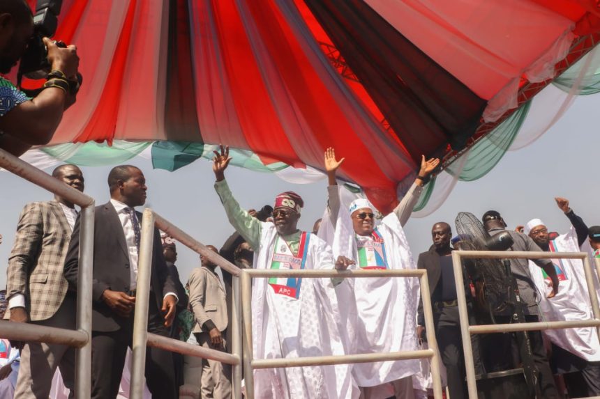 2023: Tinubu in Niger, welcome by ecstatic crowd