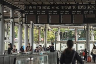 China reopens borders to all travellers