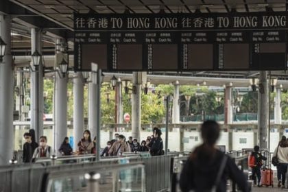 China reopens borders to all travellers