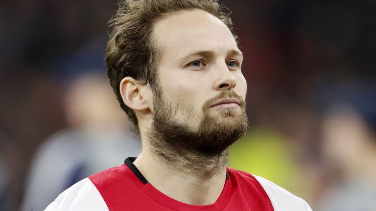 Bayern Munich sign on Dutch defender Blind