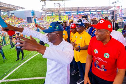 Sanwo-Olu promises salary increase for street sweepers