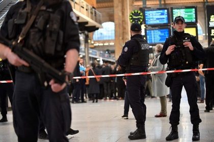 Several injured in Paris train station knife attack