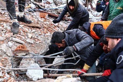 Rescuers dig rubble as Turkey-Syria quake death toll passes 7,800