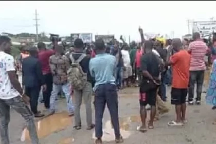 Commercial bus drivers protest activities of 'agbero' in Lagos
