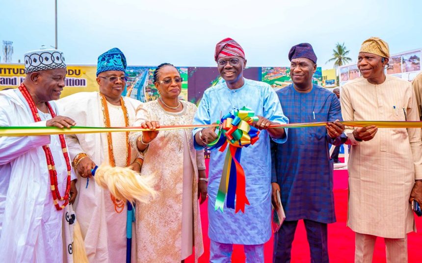 L-R: Sekumade of Ipakodo, Oba Bashir Sotonwa; Ayangburen of Ikorodu, Oba Saheed Sotobi; Special Adviser to the Governor, Works and Infrastructure, Engr (Mrs) Aramide Adeyoye; Lagos State Governor, Mr Babajide Sanwo-Olu; his Deputy, Dr Obafemi Hamzat and APC Lagos Chairman, hon Cornelius Ojelabi, during the commissioning of the reconstructed Oba Sekumade Road, Ipakodo and strategic sectional rehabilitation of T.O.S Benson road in Ikorodu, on Friday, 31 March 2023.